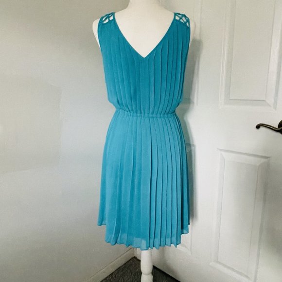 New Jessica Simpson Bluebird Blue Chiffon Pleated Dress Size 6 - Picture 3 of 8